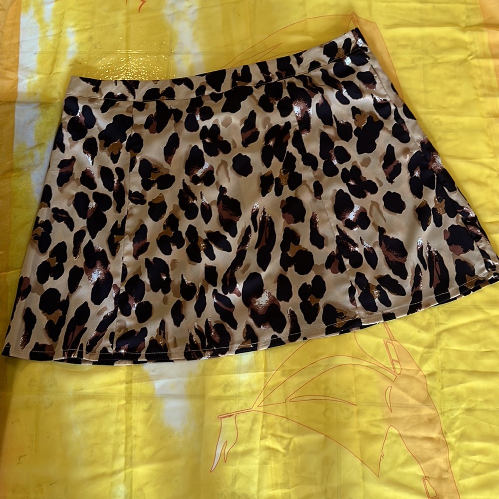 Pretty Little Thing animal print size 22 mini skirt.